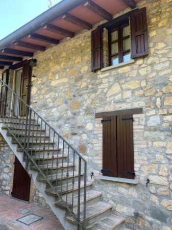 Foto Trilocale in affitto a Varano de' Melegari