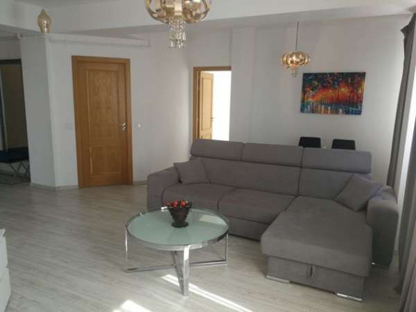 Foto Trilocale in affitto arredato.