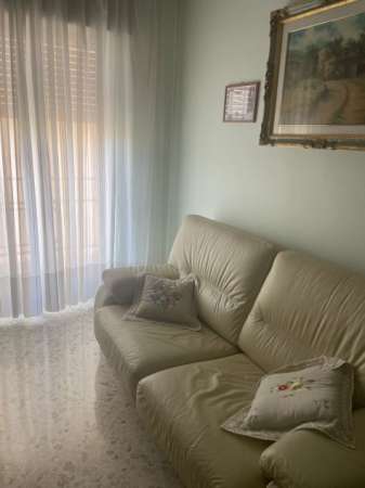 Foto Trilocale luminoso arredato in zona Carbonara