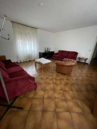 Foto TRILOCALE PER STUDENTI VIALE PARTIGIANI 109