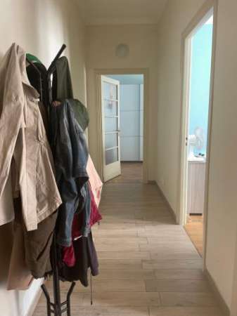 Foto Trilocale ristrutturato con aria condizionata, ampie camere e ammobiliato
