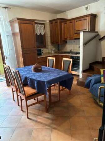 Foto TRILOCALE SU DUE PIANI CON AMPIO GIARDINO PRIVATO