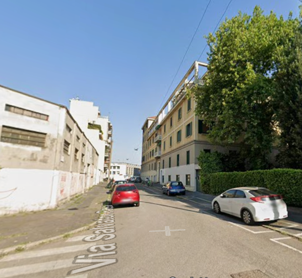 Foto Trilocale zona Certosa con balcone e giardino libero subito