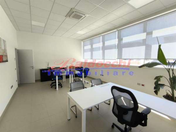 Foto UFFICI DI RECENTE COSTRUZIONE