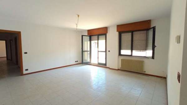 Foto Ufficio / Studio Medico in Palazzina con Ascensore