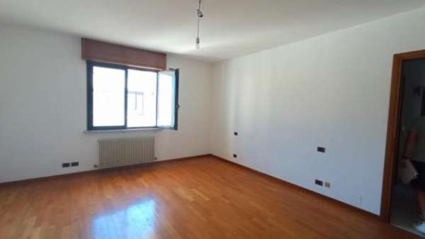 Foto Ufficio / Studio Medico in Palazzina con Ascensore