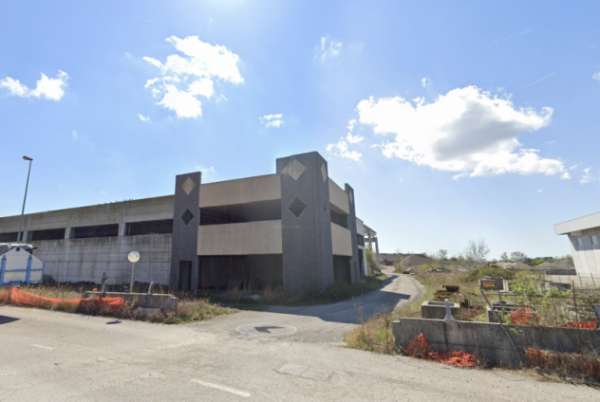 Foto Ufficio al grezzo su due livelli di 376mq