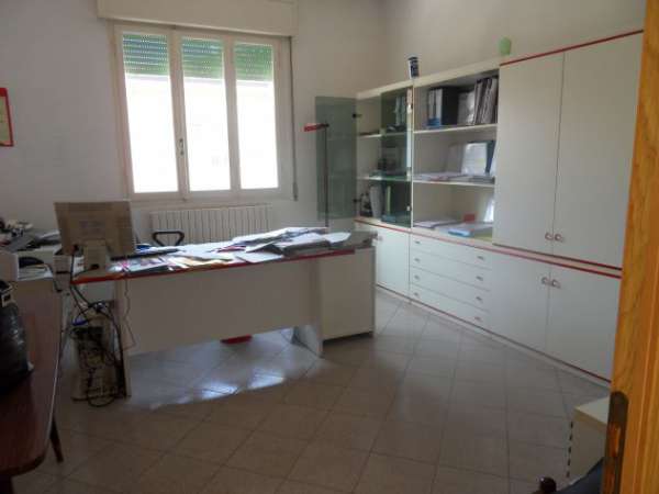 Foto UFFICIO-AMBULATORIO IN AFFITTO