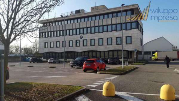 Foto UFFICIO ARREDATO IN AFFITTO A CAPONAGO