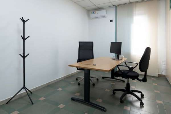 Foto Ufficio arredato tutto incluso pronta consegna