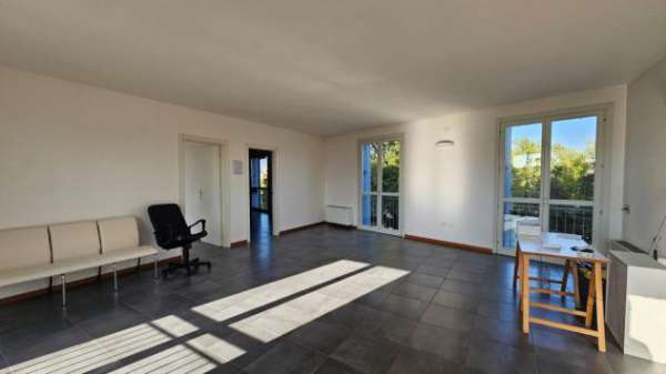 Foto UFFICIO di 3 vani e di 130 mq (BUDRIO) rif. UFF 9G