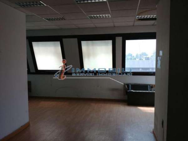 Foto Ufficio in affitto a Agrate Brianza - 4 locali 167mq