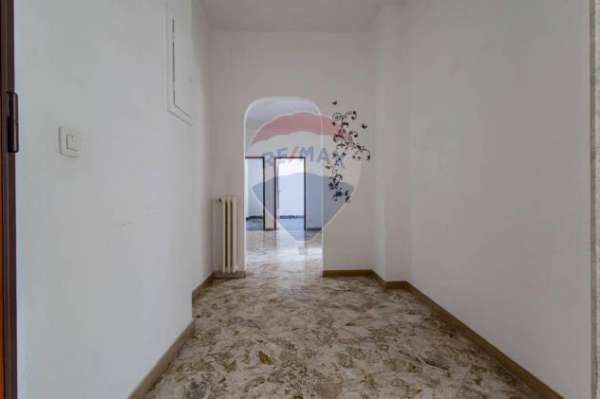 Foto Ufficio in affitto a Bari - 1 locale 130mq