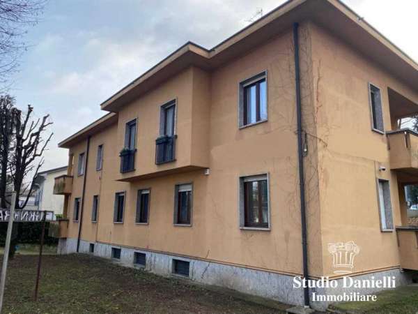 Foto Ufficio in Affitto a Carate Brianza Via Trento Trieste