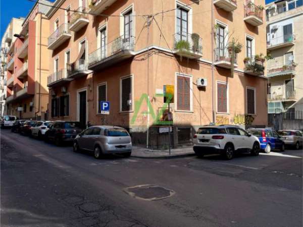 Foto Ufficio in affitto a Catania - 4 locali 107mq