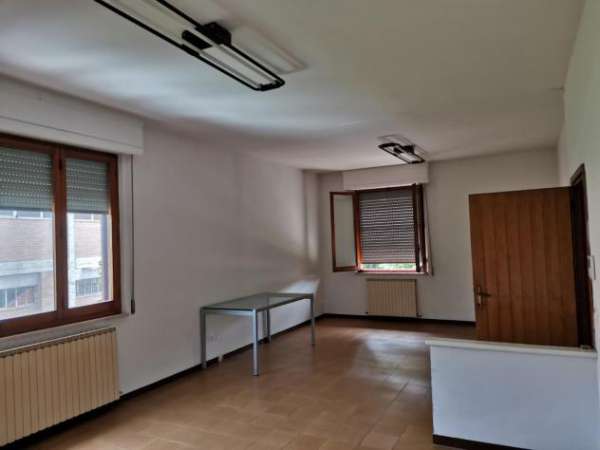 Foto Ufficio in affitto a Colle di Val d'Elsa 100 mq  Rif: 1349474