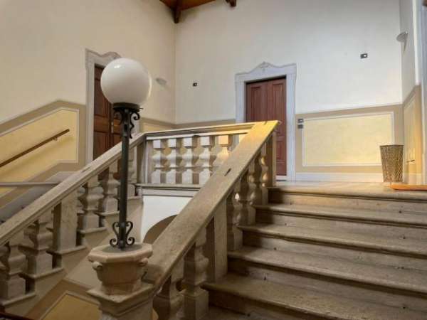 Foto Ufficio in affitto a Desenzano Del Garda - 5 locali 157mq