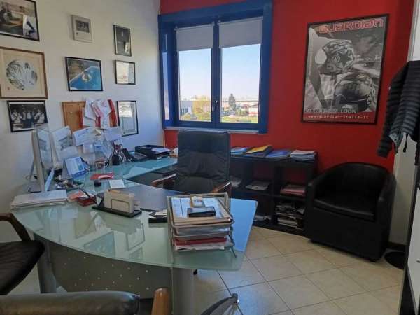Foto Ufficio in Affitto a Desio