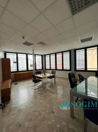 Foto Ufficio in affitto a Gallarate - 6 locali 400mq