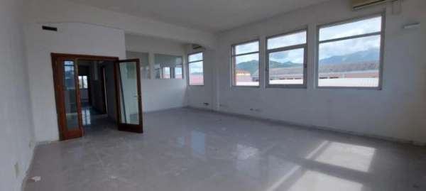 Foto Ufficio in affitto a Marina di Carrara - Carrara 161 mq  Rif: 1295101