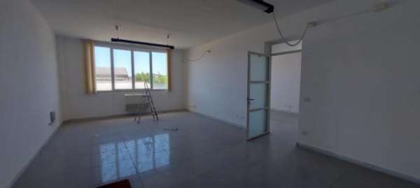 Foto Ufficio in affitto a Marina di Carrara - Carrara 73 mq  Rif: 1295114