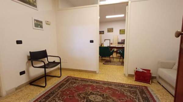 Foto Ufficio in affitto a Massa 50 mq  Rif: 1271954
