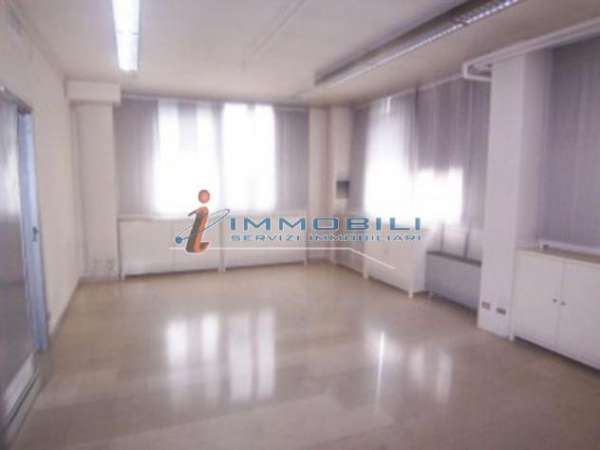 Foto Ufficio in affitto a Milano - 4 locali 1200mq
