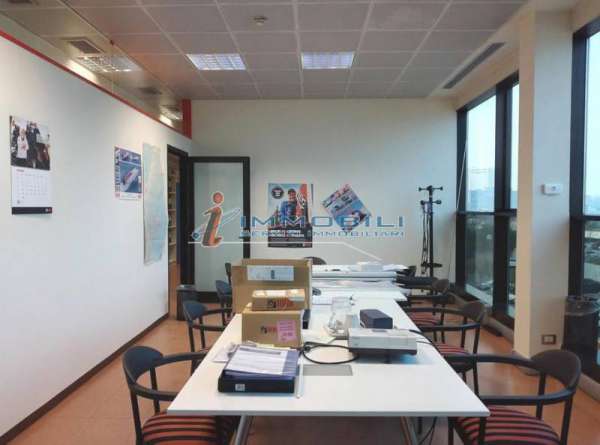 Foto Ufficio in Affitto a Milano Certosa