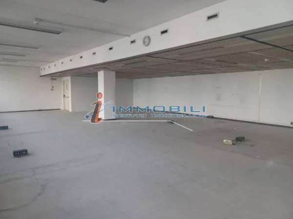 Foto Ufficio in Affitto a Milano Certosa