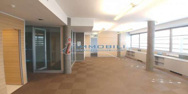 Foto Ufficio in Affitto a Milano Greco