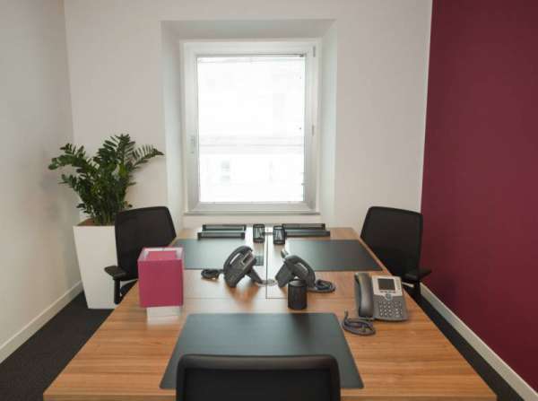 Foto Ufficio in Affitto a Milano Stazione Centrale