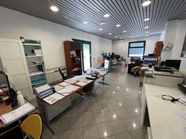 Foto Ufficio in affitto a Modena