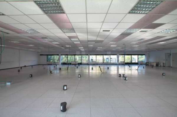 Foto Ufficio in affitto a Monza - 1 locale 590mq