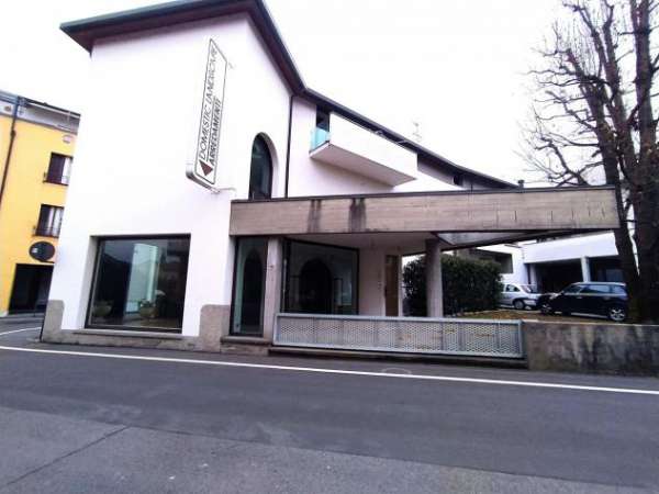 Foto Ufficio in affitto a Oggiono