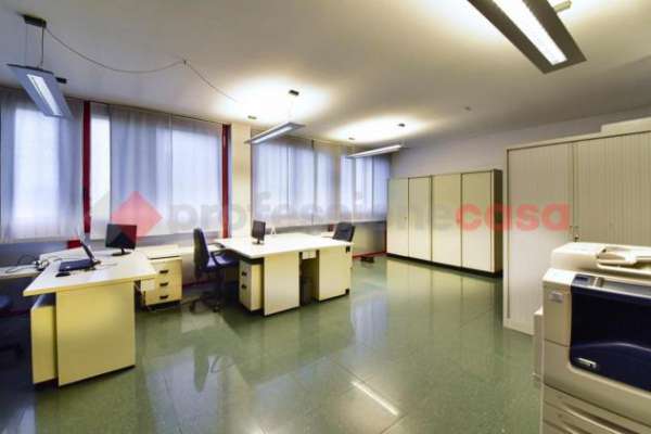 Foto Ufficio in affitto a Paderno Dugnano - 130mq