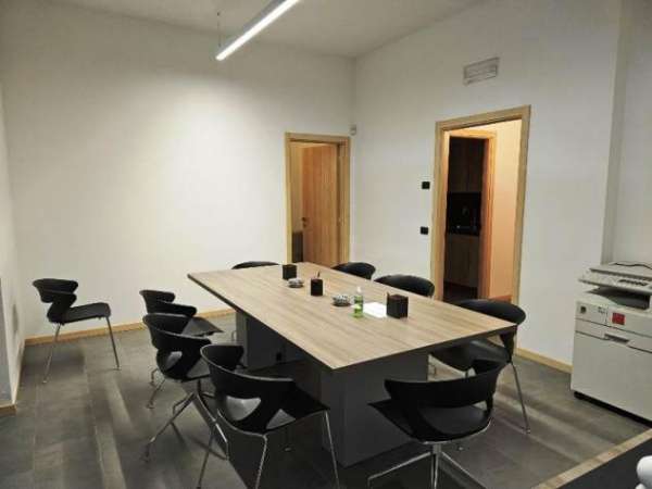 Foto Ufficio in affitto a Parma - 5 locali 180mq