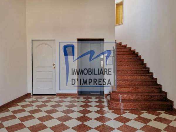 Foto Ufficio in affitto a Parma - 7 locali 150mq