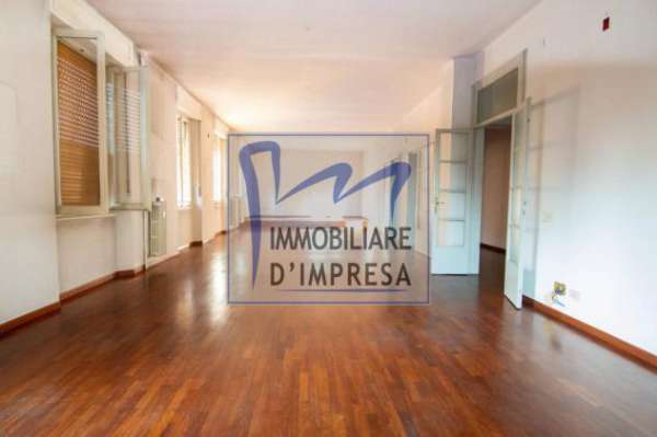 Foto Ufficio in affitto a Parma - 8 locali 240mq