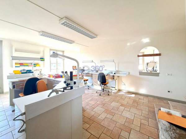 Foto Ufficio in Affitto a Passirano Passirano - Centro