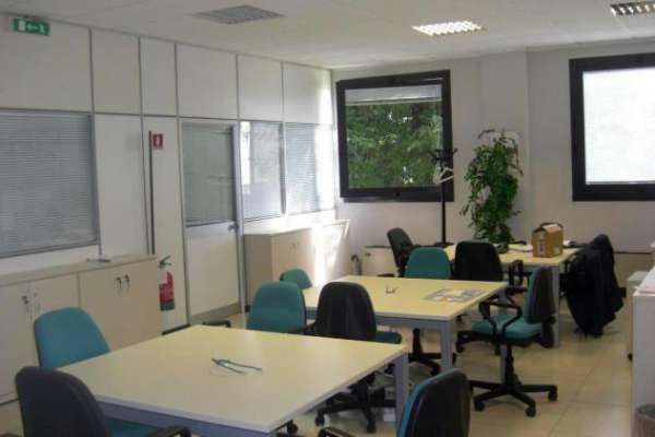 Foto Ufficio in affitto a Peschiera Borromeo - 4 locali 750mq