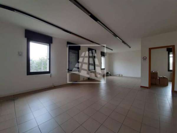 Foto Ufficio in affitto a Reggio Emilia - 3 locali 120mq