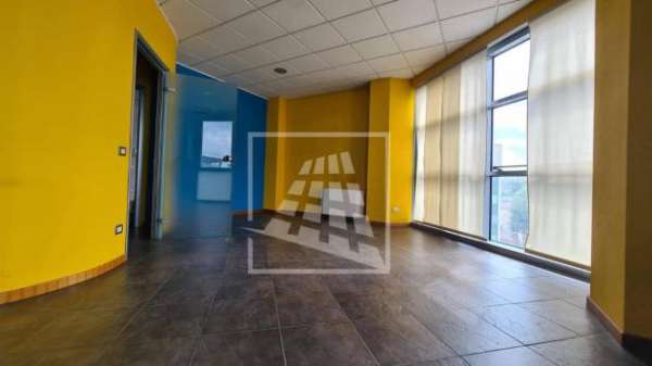 Foto Ufficio in affitto a Reggio Emilia - 6 locali 175mq