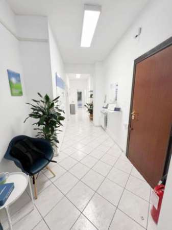 Foto Ufficio in affitto a Roma - 5 locali 150mq