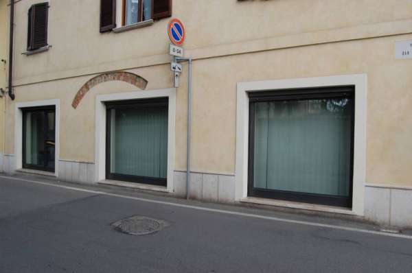 Foto Ufficio in Affitto a Rovato Rovato