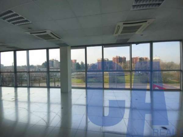 Foto Ufficio in affitto a San Donato Milanese - 1 locale 423mq