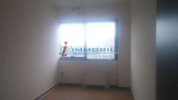 Foto Ufficio in affitto a Sesto San Giovanni - 4 locali 259mq