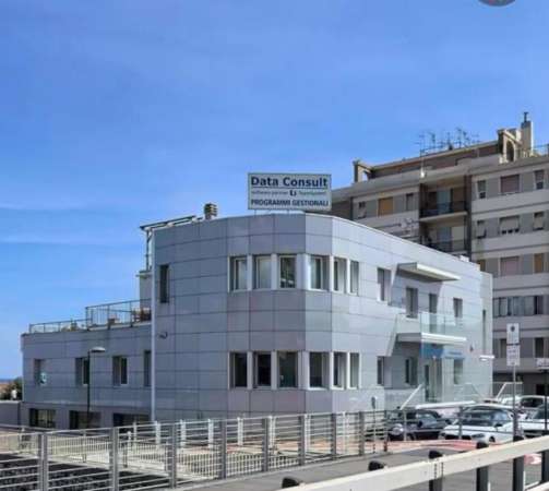 Foto Ufficio in affitto a Vado Ligure