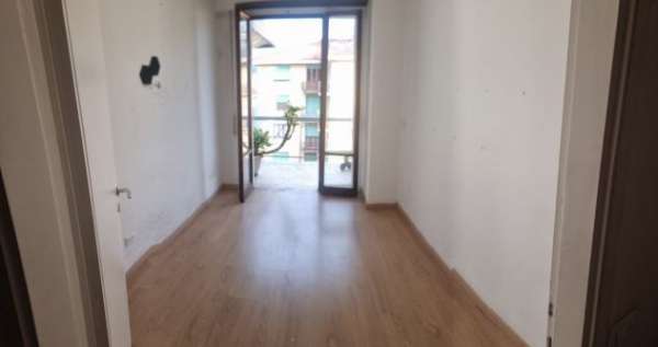 Foto Ufficio luminoso con balcone e servizi inclusi � Zona Beccaria/Gioberti