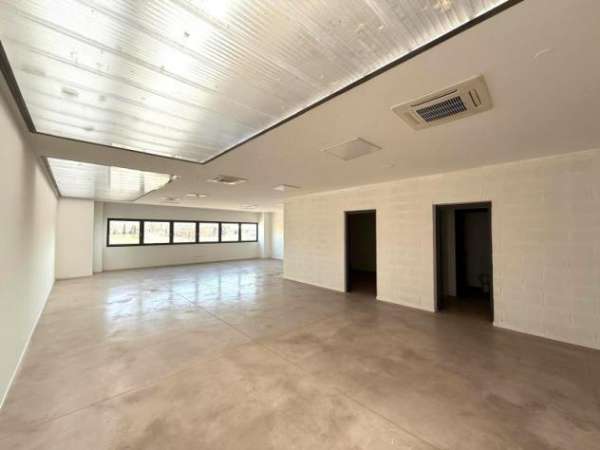 Foto Ufficio pari a un primo ingresso di 250mq