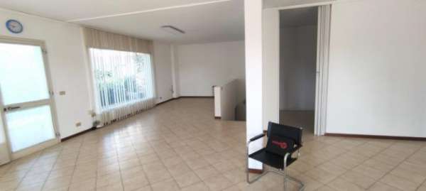 Foto Ufficio vetrinato a Tricesimo